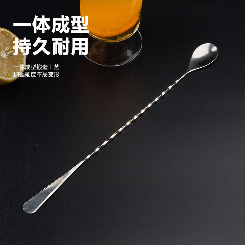 304 Long-handled flat-tail bar spoon, stainless steel threaded cocktail bar, bar cocktail mixing tool, cocktail mixing and stirring rod Application Scenario