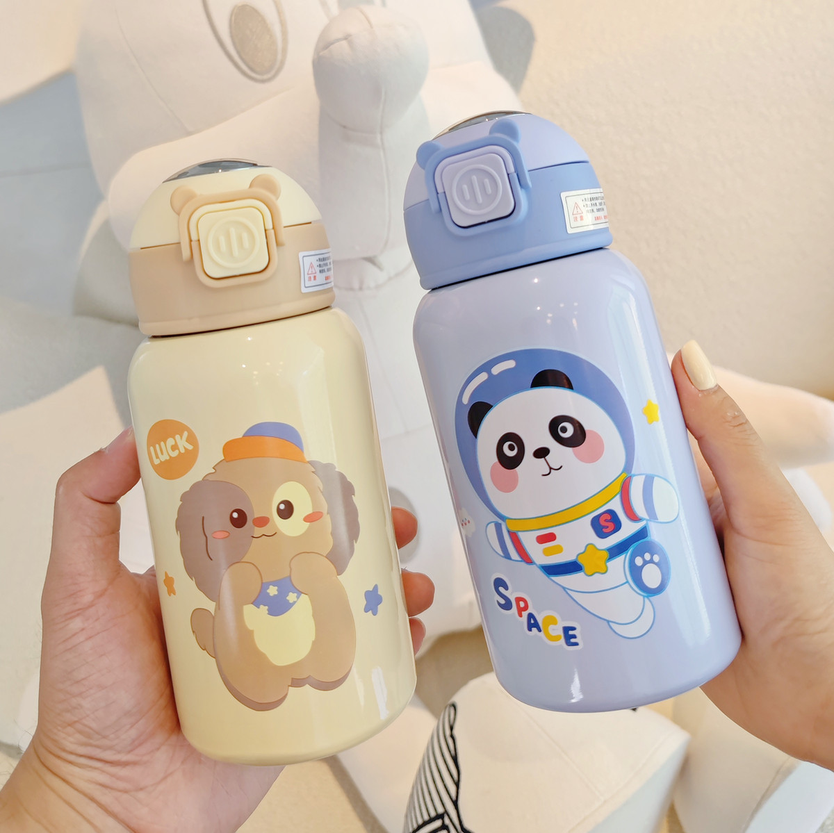 Wholesale of smart temperature-measuring insulated cups, children's cartoon cute water bottles, portable three-lid multi-functional anti-drop baby cups full figure