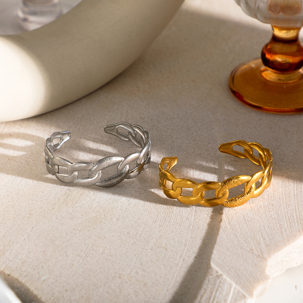 New cross-border best-selling hollowed-out twisted bracelet, electroplated rose gold, high-end feel, open ladies' personalized jewelry wholesale Application Scenario