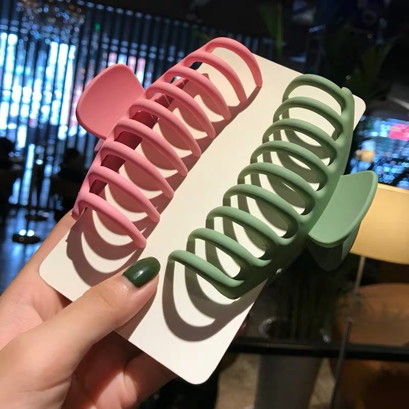 Korean Internet celebrity dragon bone grab clip, simple and elegant hair accessory, plastic back head bath plate, shark hair grab ponytail clip details Picture
