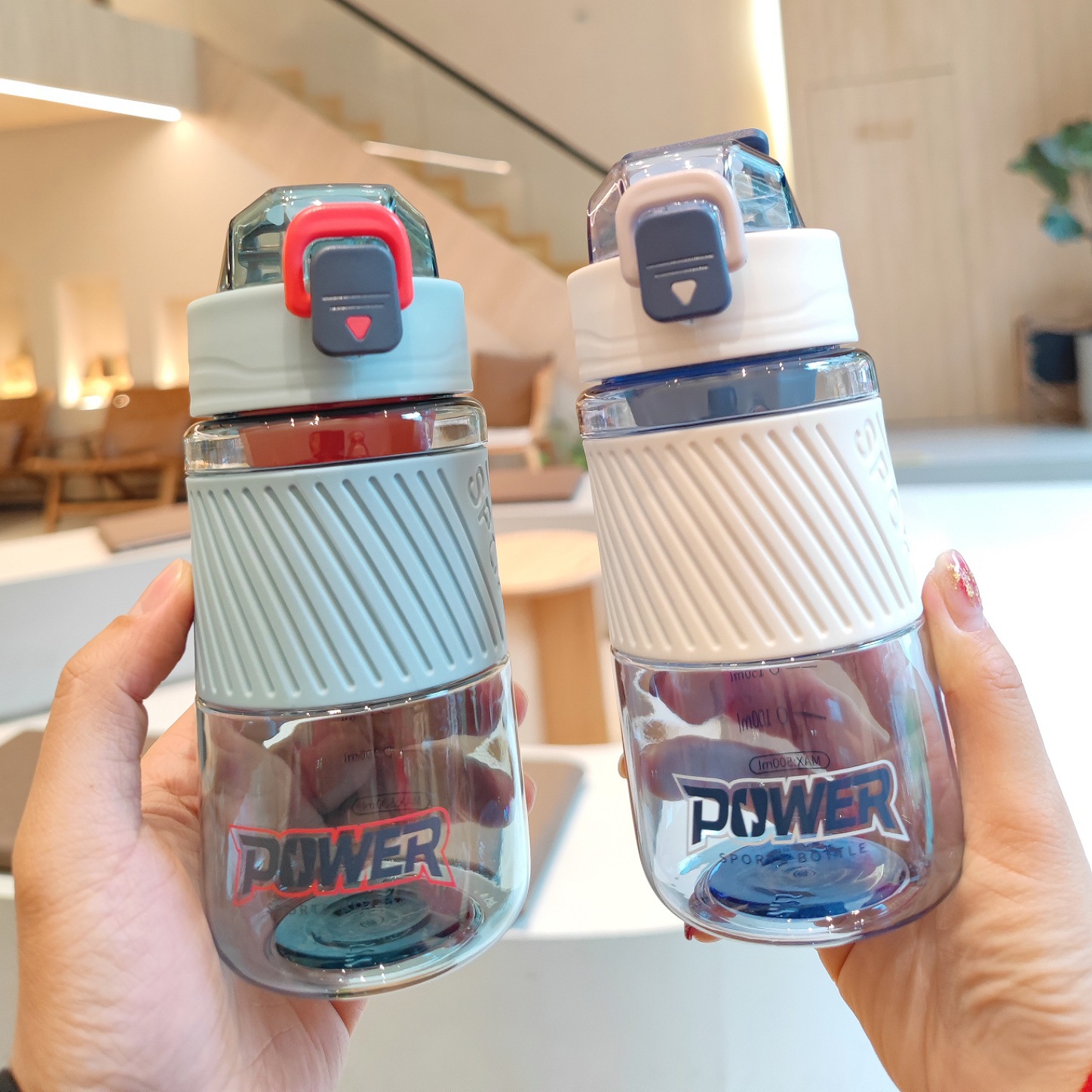 Simple and sporty plastic cup, high appearance level, adult direct drinking water cup, tea strainer, portable, fashionable and fitness cup at hand full figure