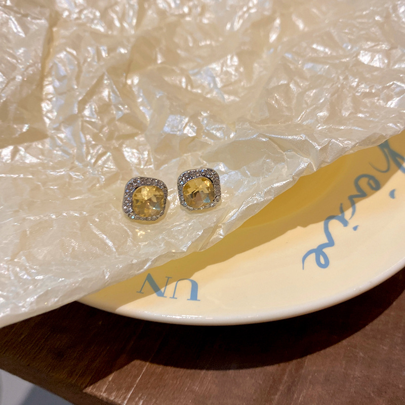 S925 Silver Needle Yellow Diamond Square Sugar Stud Earrings for Women 2024 New Style Bestseller, elegant and stylish earrings with a light luxury and high-end feel Application Scenario