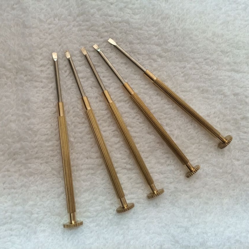 Screwdriver, watch, eyeglass, screwdriver, copper handle, small screwdriver, steel tip, instrument, eyeglass, repair tool parts supply Application Scenario