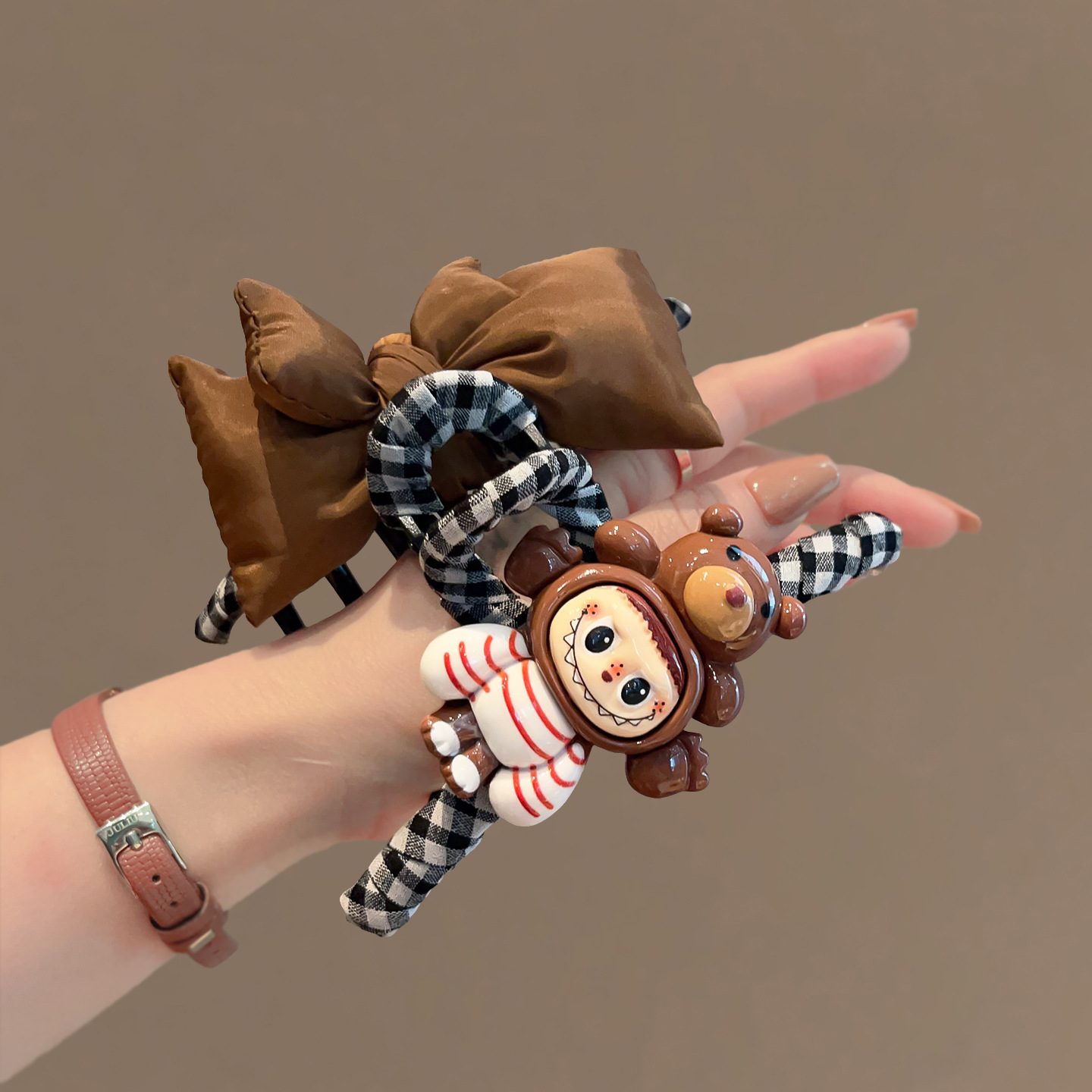 Brown coffee style AB side grab clip cartoon bear bow bun hair clip 2025 new checkered large shark clip for women details Picture