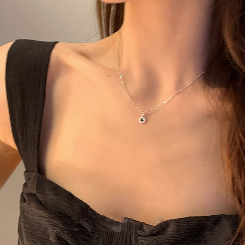 The new 2023 silver and black zircon necklace for women, featuring a retro, simple, light luxury and niche layering collarbone chain in an ins style Specification drawing