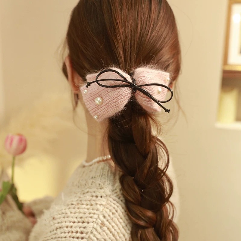 Autumn and winter woolen bow hair clip for women at the back of the head, 2024 new updo, shark clip clip, high-end hair accessory Application Scenario