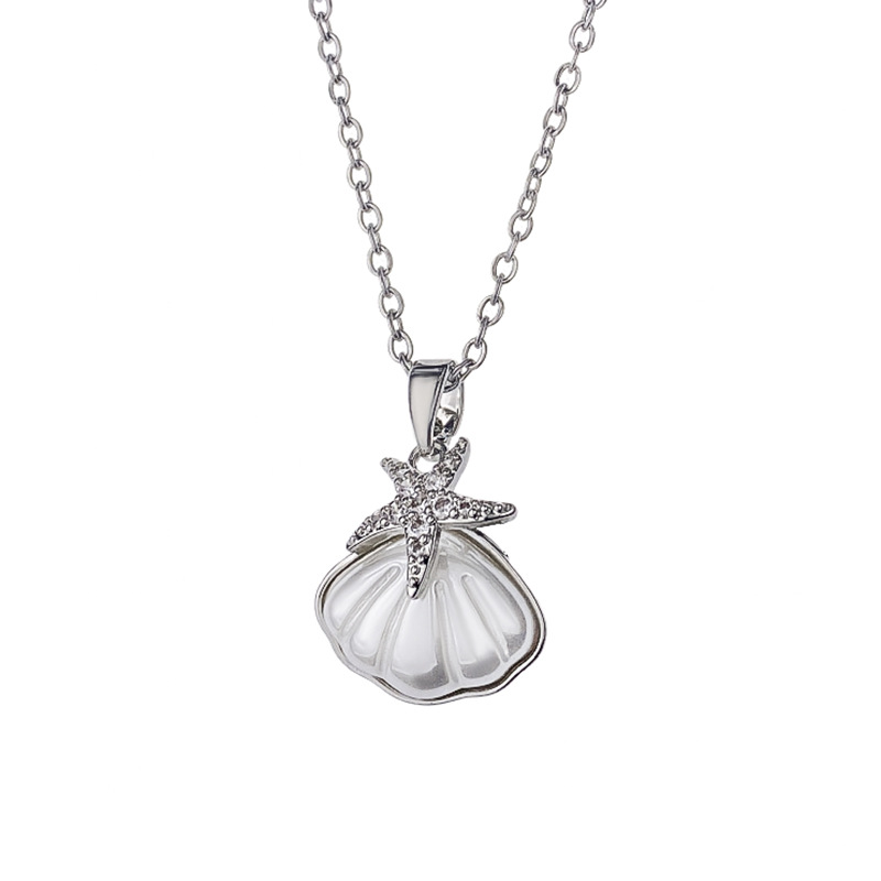 A new Japanese and Korean design style starfish shell pendant titanium steel necklace with a unique and high-end feel for women, full diamond collarbone chain neck Item Picture