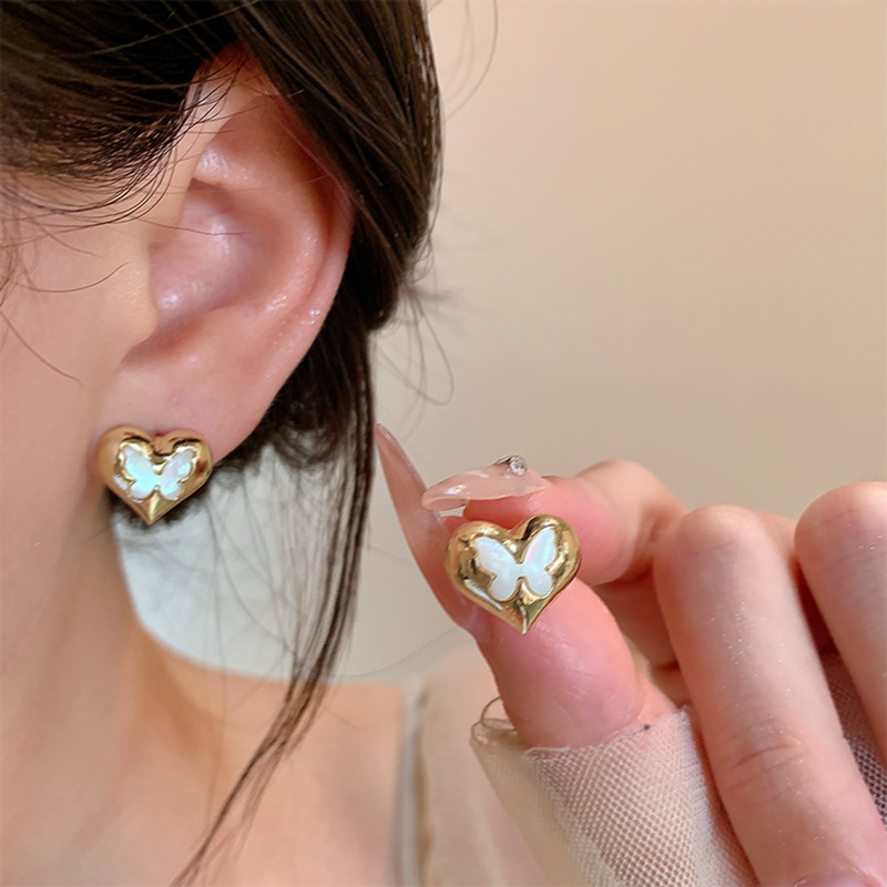 Three-dimensional heart-shaped butterfly shell stud earrings for women, fashionable and individual design sense, cross-border bestsellers from Europe and America, elegant earrings Application Scenario