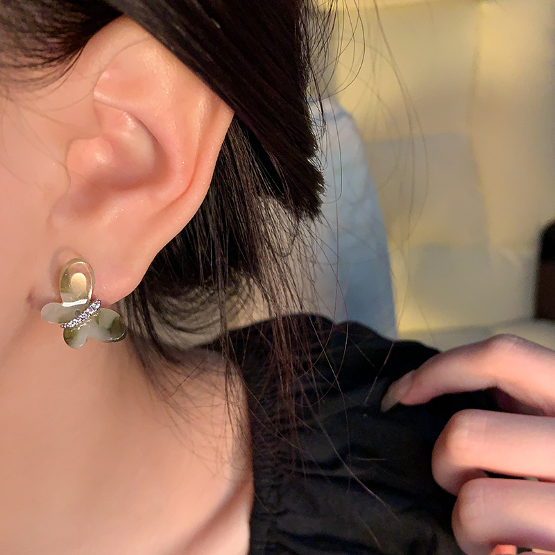 Forest-themed gradient green butterfly earrings for women, light luxury and versatile, micro-inlaid zircon stud earrings, high-end and elegant, trendy earrings Application Scenario