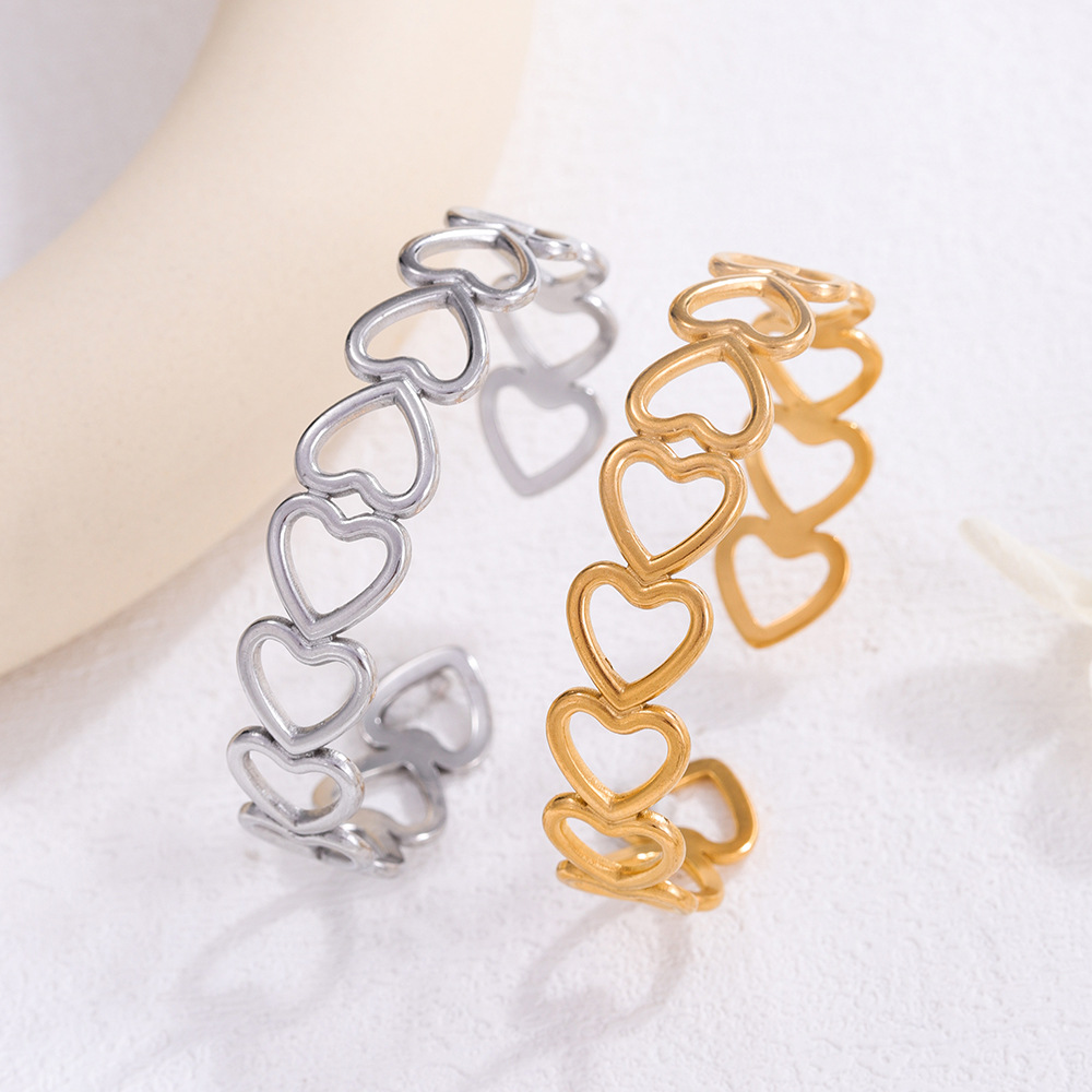 A popular Korean version of a simple heart-shaped hollowed-out stainless steel bracelet with a high-end touch for women details Picture