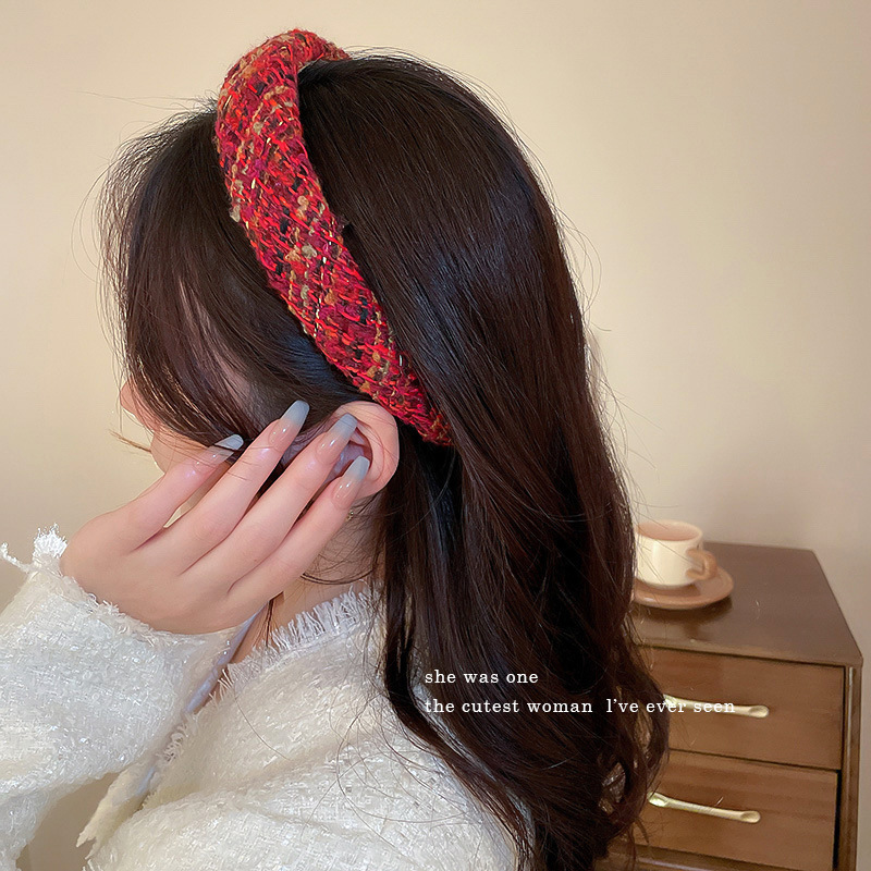 New Year's red hairband, women's hair clip, women's style, perfect for going out in autumn and winter, wide edge, high top of the head, hair tie headwear Application Scenario