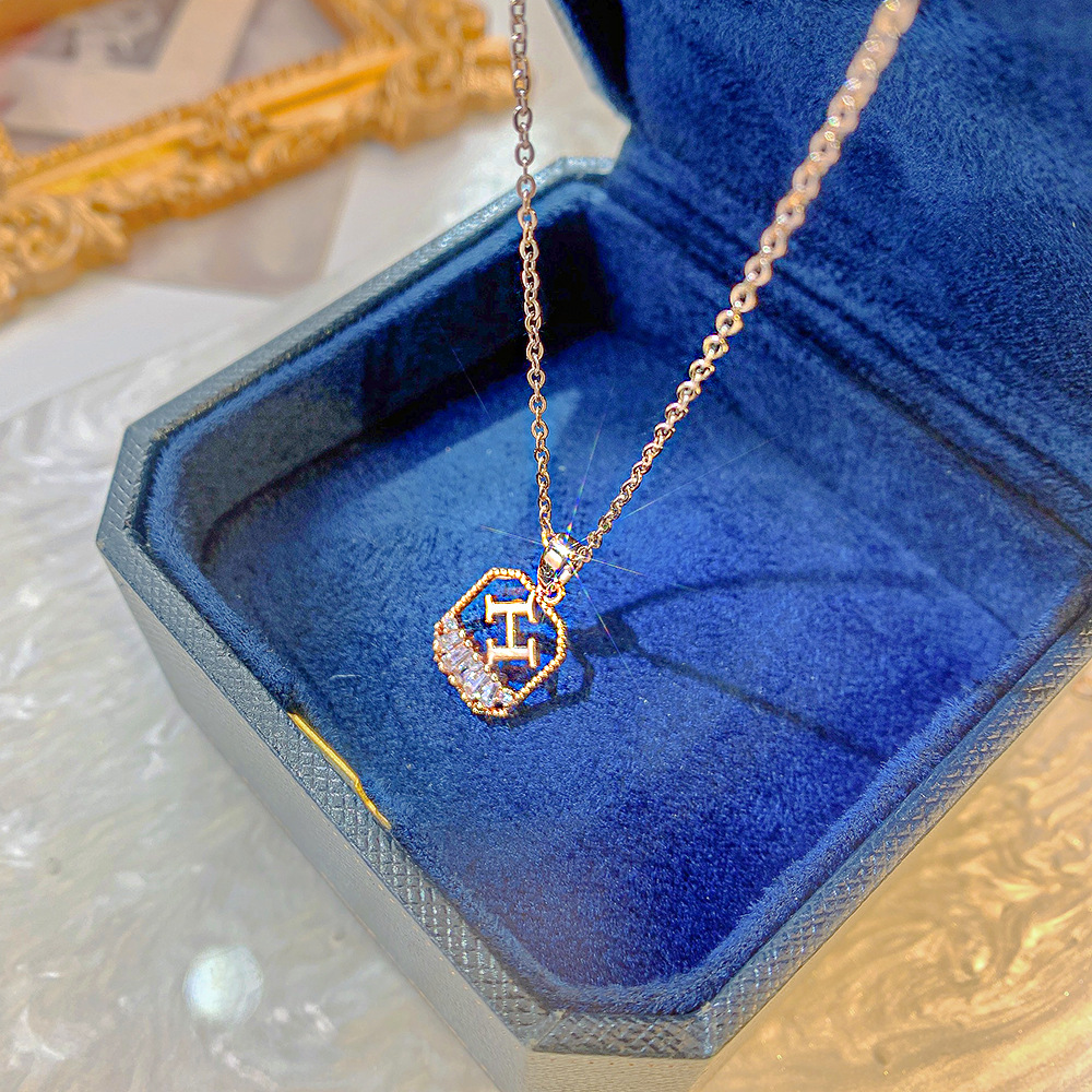 This Japanese and Korean style geometric micro-inlay H-shaped pendant titanium steel necklace features a niche design for women and is versatile. It is a delicate collarbone chain accessory details Picture