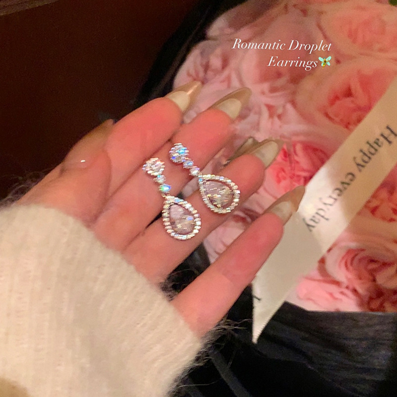 Super ethereal and exquisite zircon water drop earrings for women, 2024 new style, versatile and high-end fringed earrings, bestsellers full figure