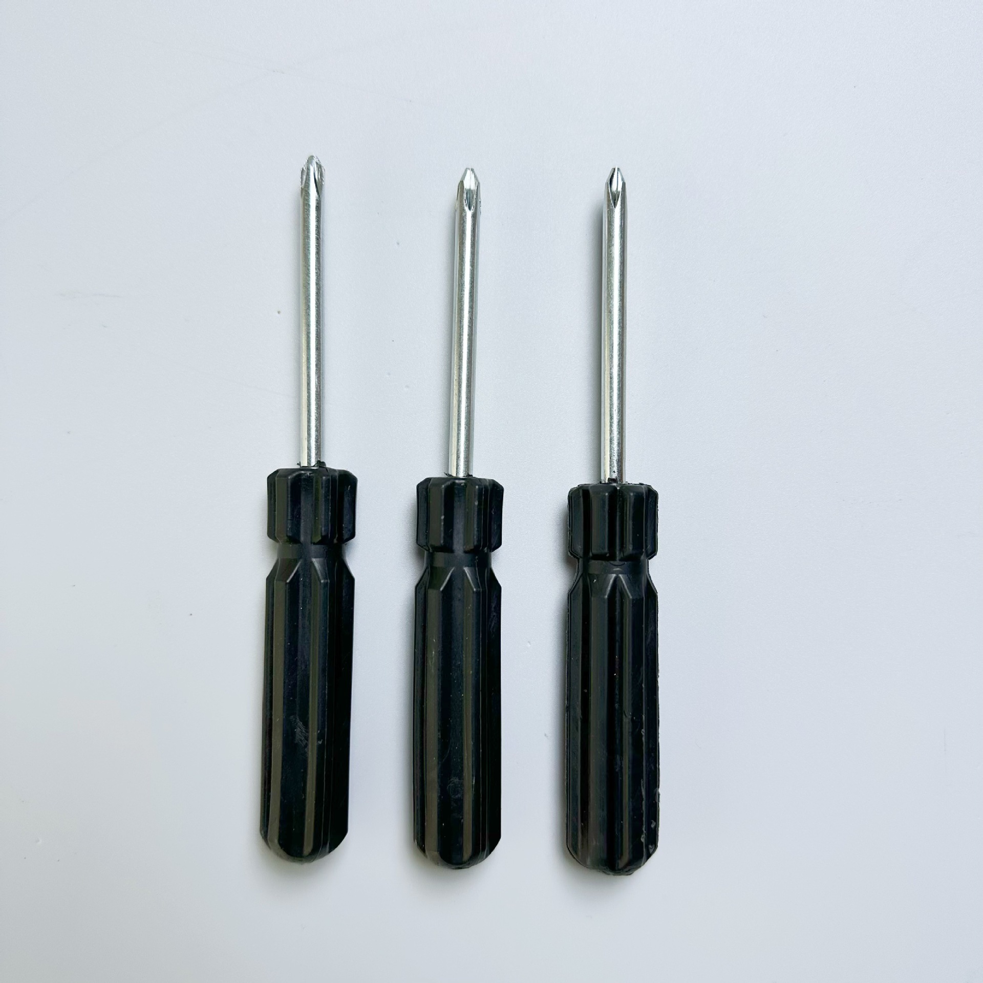 Factory wholesale of black handle 5.0 screwdrivers with magnetic screwdrivers, furniture and home decoration delivery screwdrivers full figure