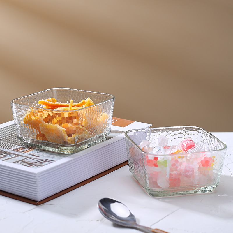 Home creative and fashionable salad bowls, sauce plates, glass fruit plates, snacks, living room dried fruit boxes, nuts, snacks, candies Application Scenario