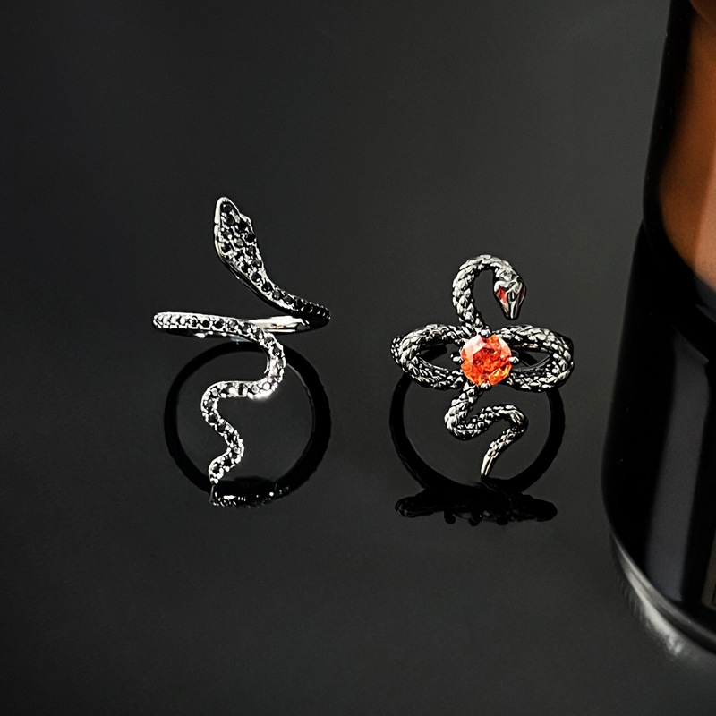 Sweet and cool dark style creative snake-shaped fashion open ring, a unique punk gender-neutral style simple and individual ring for women Application Scenario