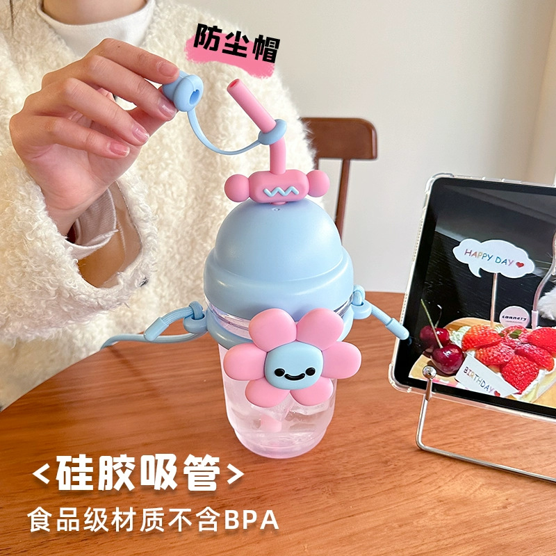 2025 Sunflower Water Cup for Girls, Summer large-capacity Straw cup, High appearance level, Cute Cartoon, slanted cross plastic cup Application Scenario