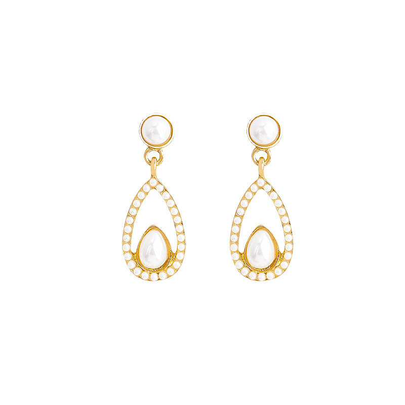 Retro Hong Kong-style gentle pearl earrings for women, with a unique and high-end commuter vibe. The stud earrings are simple, versatile and fashionable Item Picture