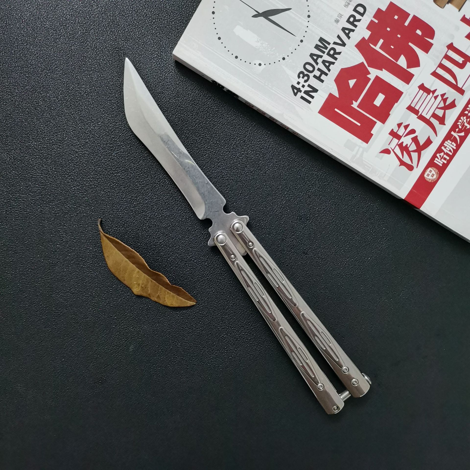Factory wholesale butterfly knives, practice swinging knives, beginner game training, folding knives, multi-functional toys, no sharp edges undefined