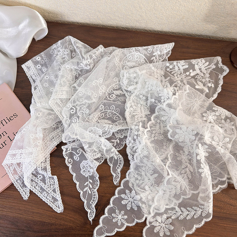 French retro lace floral headscarf, women's triangular scarf, silk scarf, hair band, hair tie, headband, cute and sweet travel headwear Specification drawing