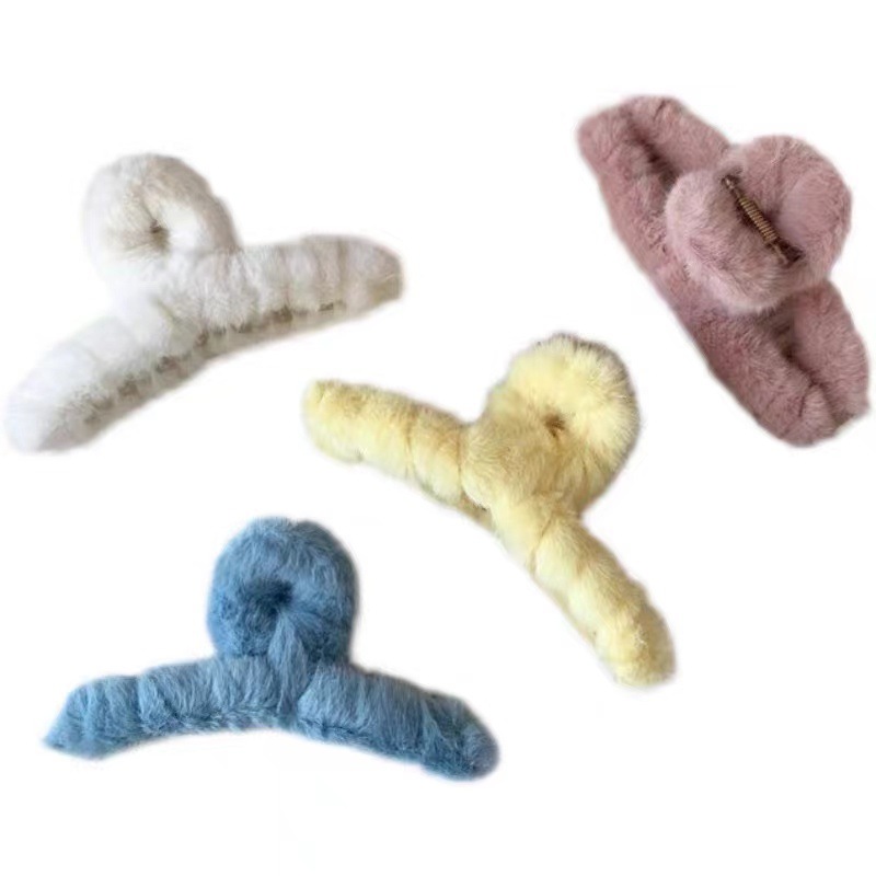 This is a simple and stylish hair clip and hairpin for the back of the head in the autumn and winter season, featuring a soft and fluffy Korean style Item Picture