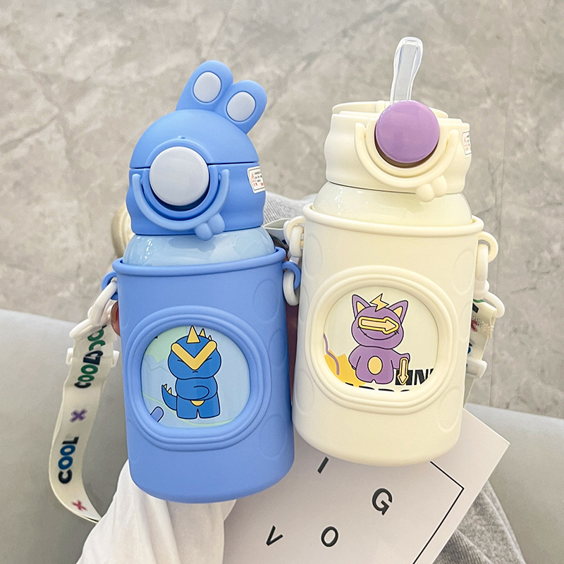 Wholesale of cute cartoon kindergarten baby insulated cups, children's school water cups, portable shoulder straps and adorable straw cups full figure