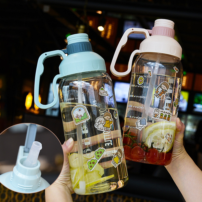Summer large-capacity plastic water bottles, adult sports cups, space cups, student outdoor portable handle straw cups, customized full figure