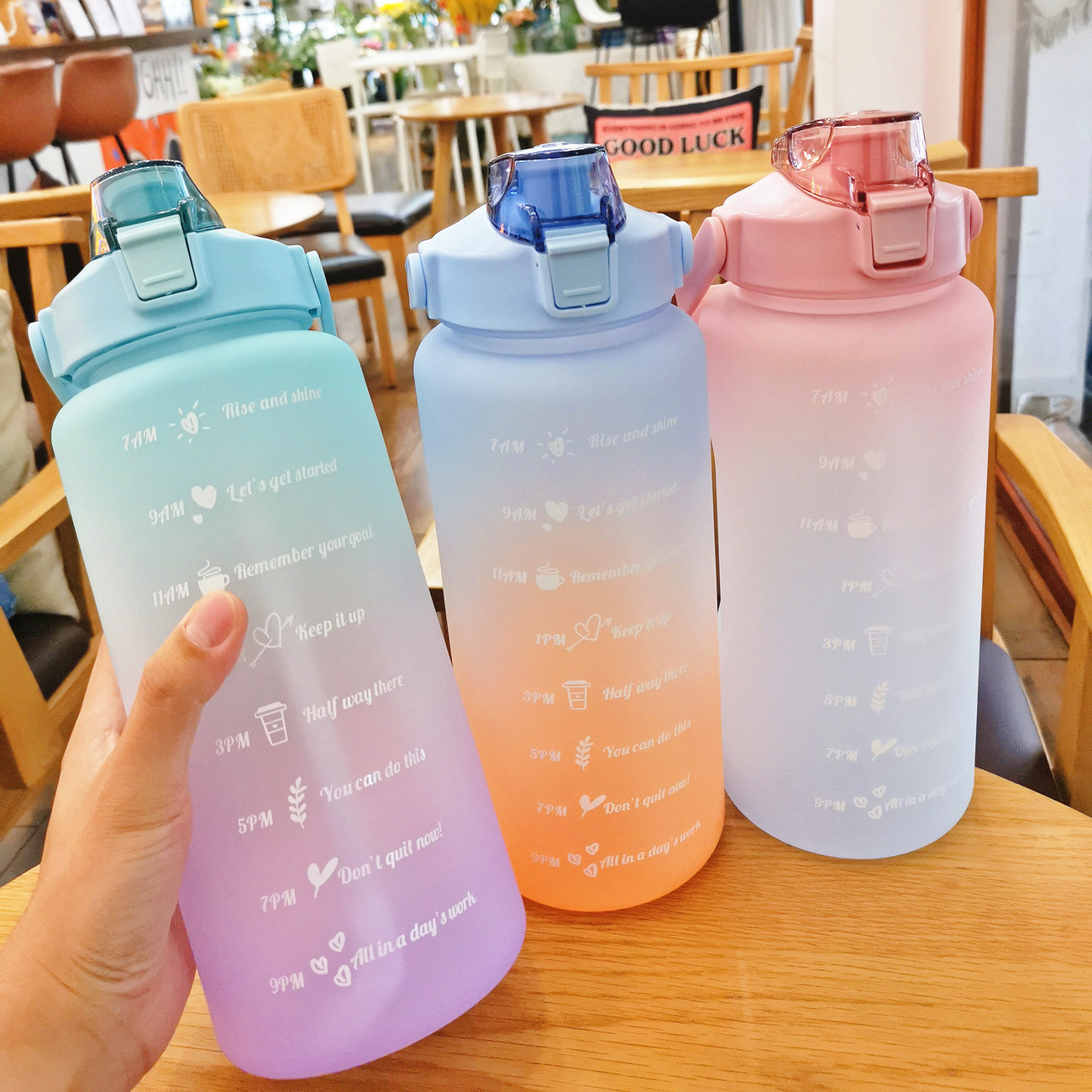 Large-capacity water bottle with straw, gradient frosted outdoor plastic cup, portable anti-drop water cup with scale for fitness and sports full figure