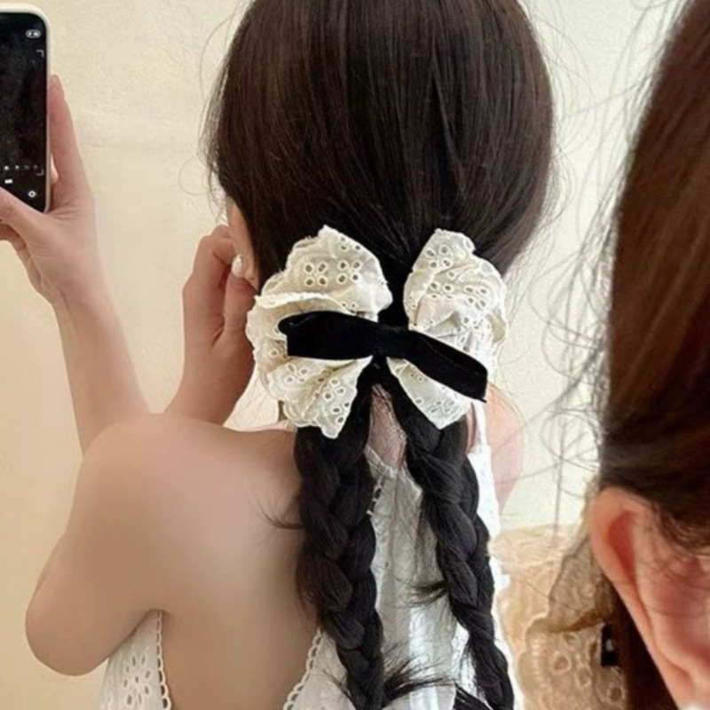 Elegant Korean-style large bow hair clip, sweet French lace hair clip at the back of the head, new style for early spring 2023 Application Scenario