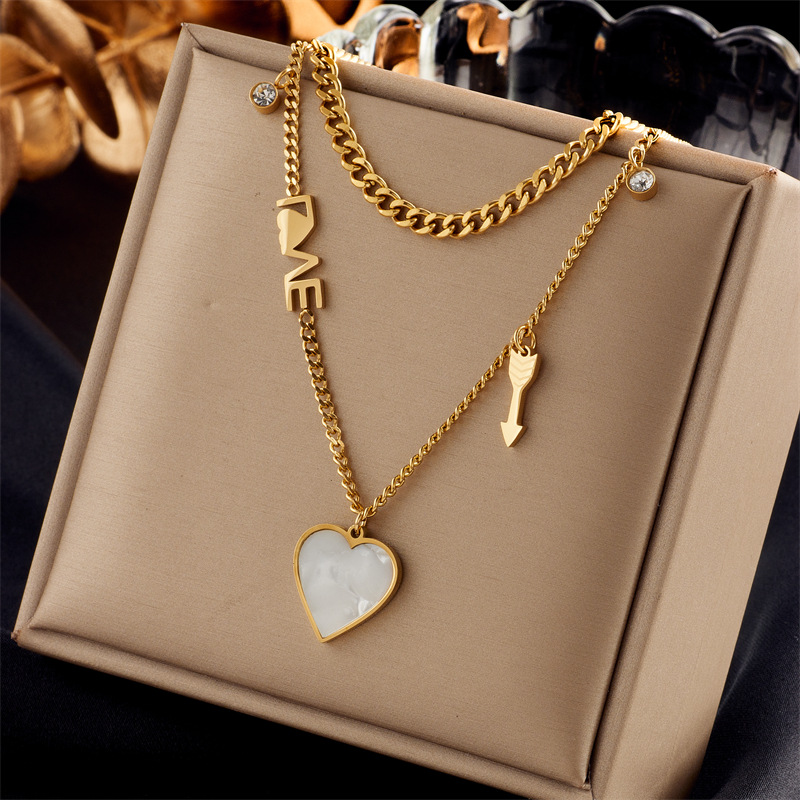 This is a trendy and versatile Japanese and Korean fashion, heart-shaped Instagram, minimalist double-layer titanium steel collarbone necklace that won't fade full figure