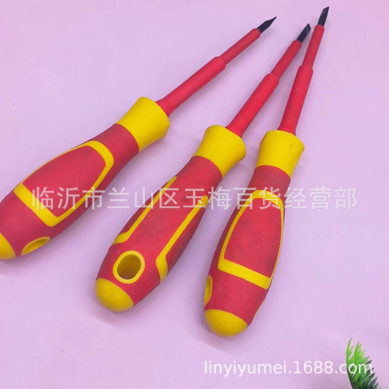 Handle 3-inch flat-head screwdrivers, rubber insulated screwdrivers, and household hardware tools Application Scenario