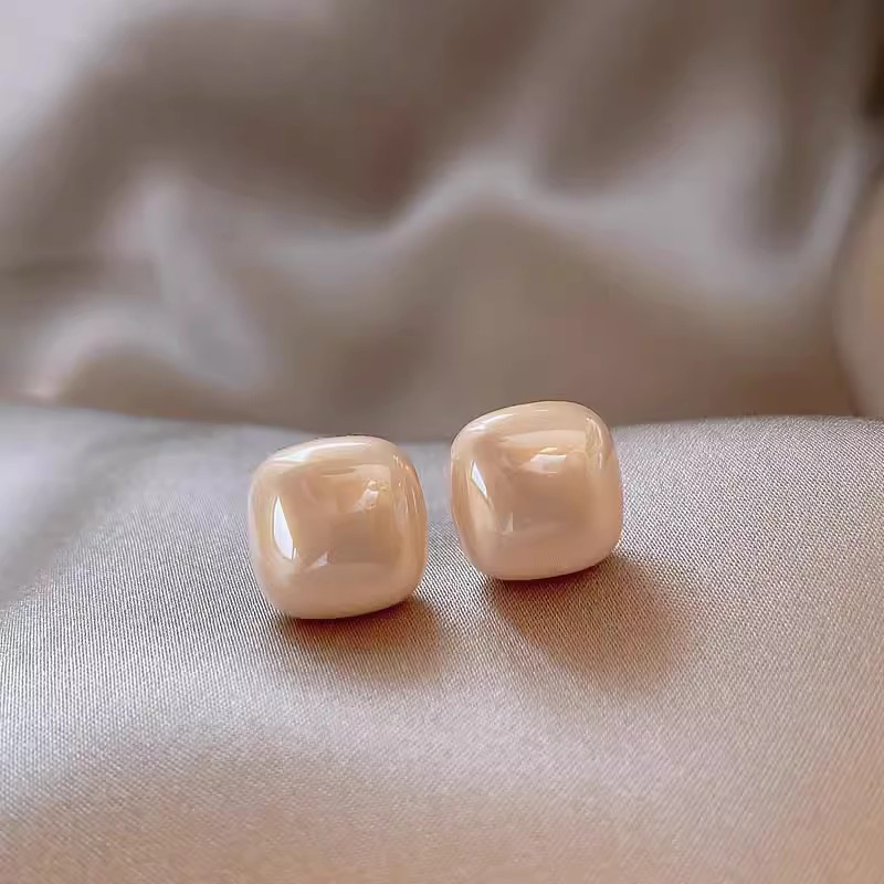 S925 Silver Needle Pearl earrings, a niche design, sweet square stud earrings, a new 2025 bestseller, simple and fashionable earrings details Picture