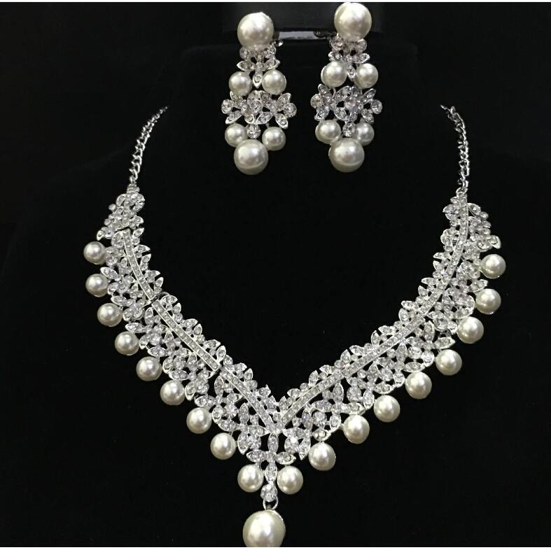Fashionable and elegant bride accessories: European and American pearl necklace, earrings, alloy rhinestone and pearl two-piece set N5087 full figure
