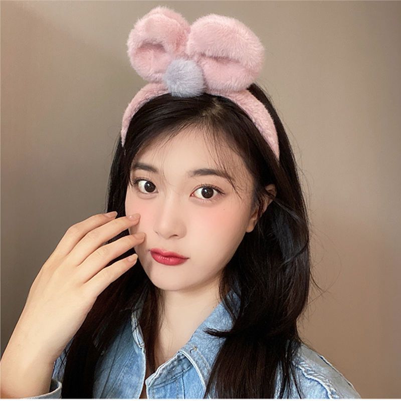 The bow plush hair band is cute and girlish. It's a versatile headband for autumn and winter, a face-washing and hair-pressing band, and a Korean rabbit hair accessory Specification drawing