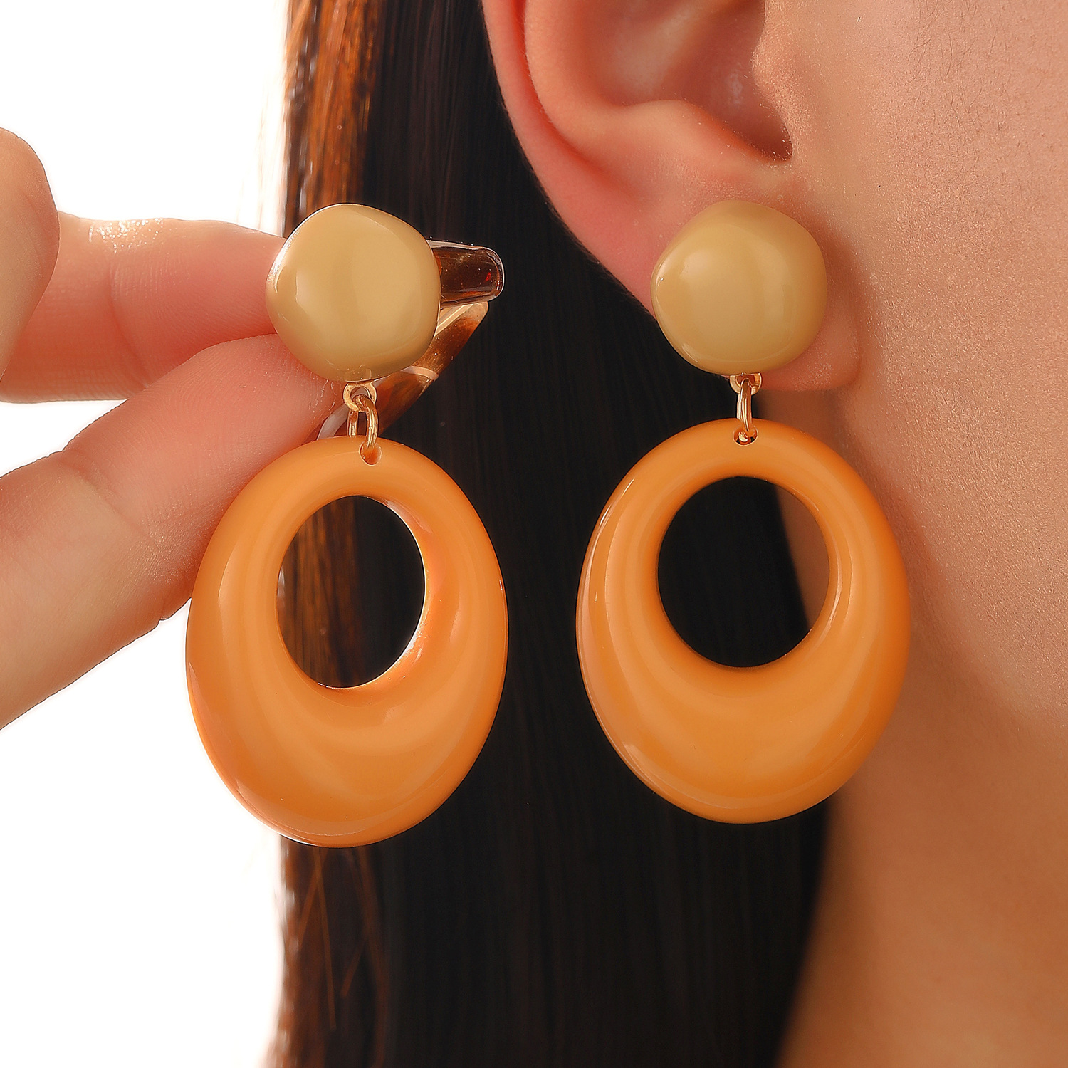 Retro color-blocking circle resin earrings, Hong Kong style, fashionable and niche atmosphere, spring and summer dopamine high-end stud earrings for women Specification drawing