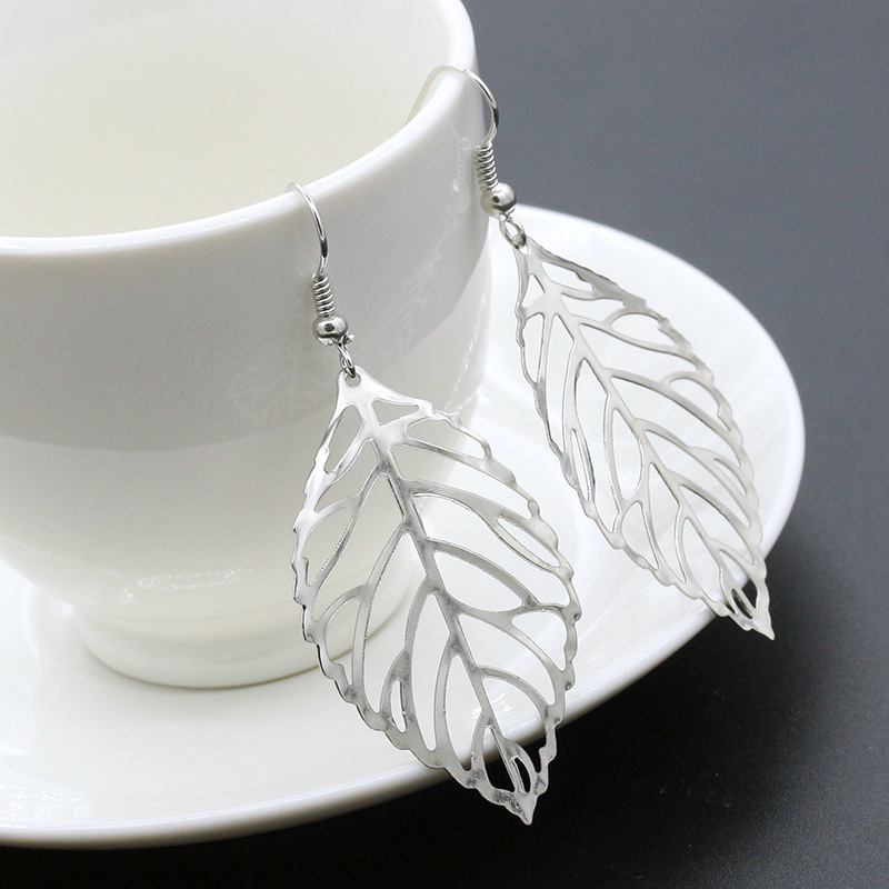European and American foreign trade fashionable and simple forest-style alloy leaf earrings, stud earrings, new leaf earrings wholesale for women details Picture
