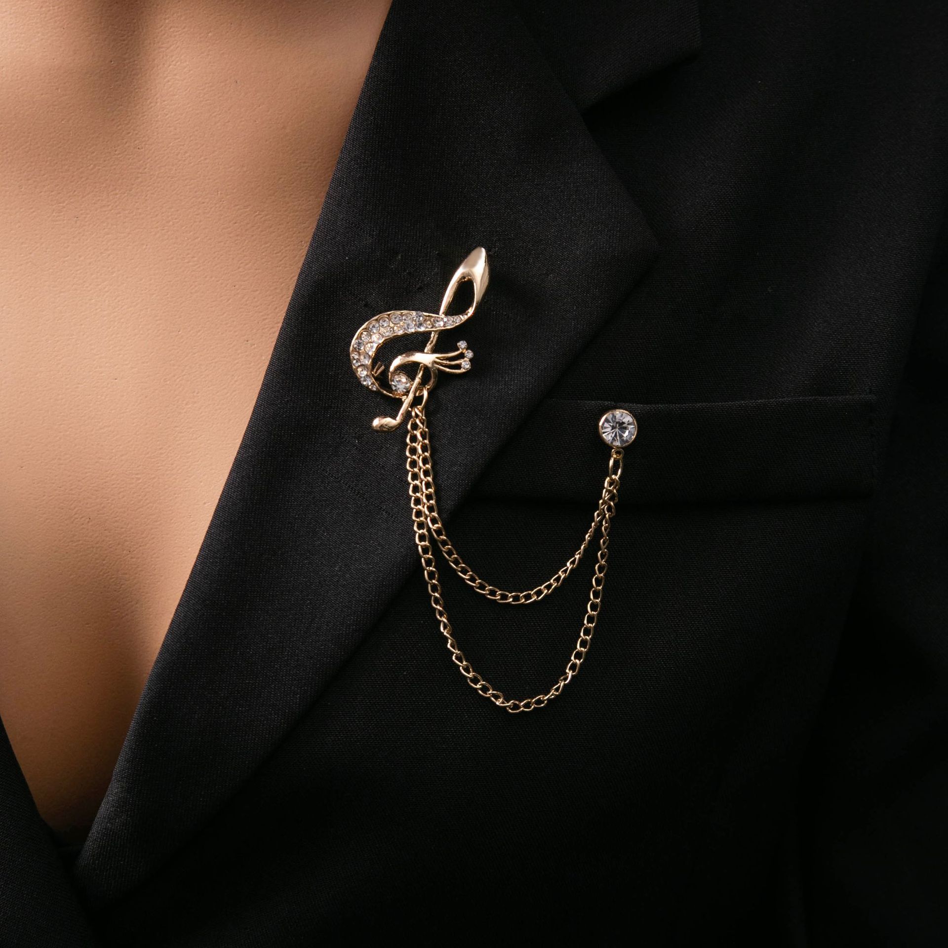 European and American fashion British style cross brooch, individual court style note men's accessory double-layer chain brooch Application Scenario