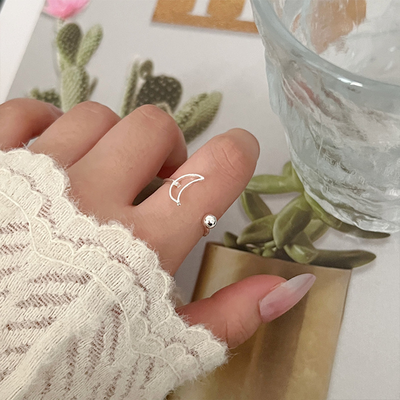 Korean-style simple and sweet moon ring for women, a high-end and elegant ring. Fresh and cute crescent moon, adjustable finger opening full figure