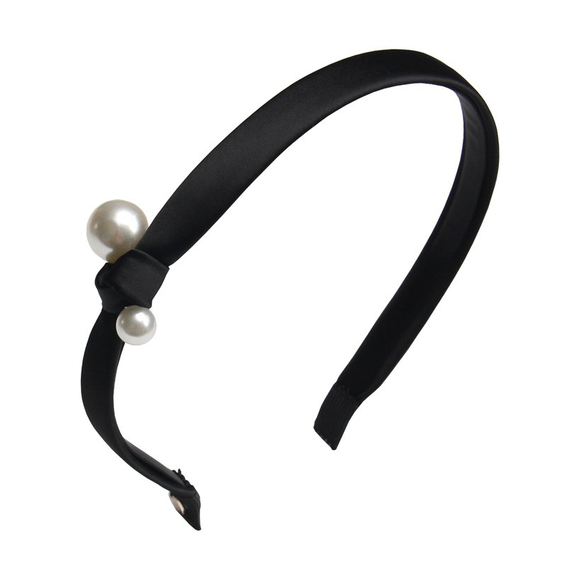 A new style of high-end French retro satin knotted pearl hair band, a small Chanel air pressure hair clip, a French headband hair accessory Item Picture