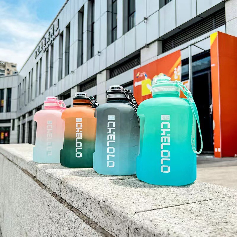 Large-capacity water cups, men's and women's sports plastic water bottles, summer fitness ton-ton buckets, space kettles, large-bellied cups, manufacturer wholesale Application Scenario