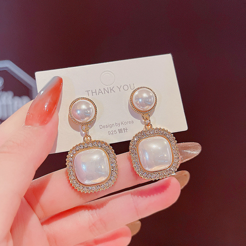 925 silver needle full diamond geometric square earrings, the same style as the trendy female Instagram influencer, with unique and elegant tassel stud earrings Application Scenario