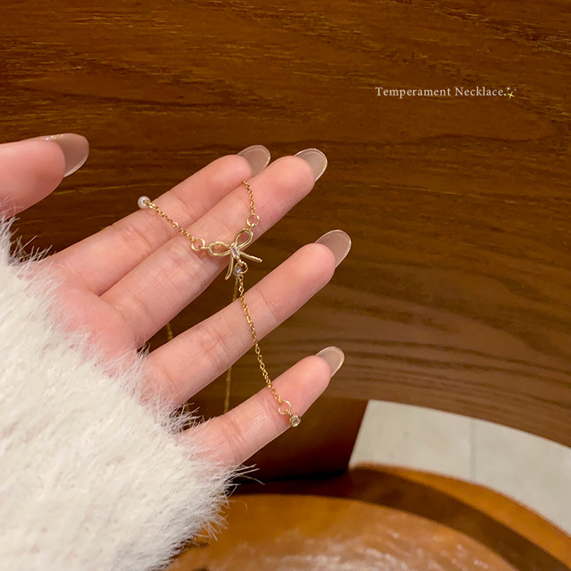 Bow tassel pearl necklace, a stylish and high-end style for women on Instagram, versatile collarbone chain, a popular neckchain accessory full figure
