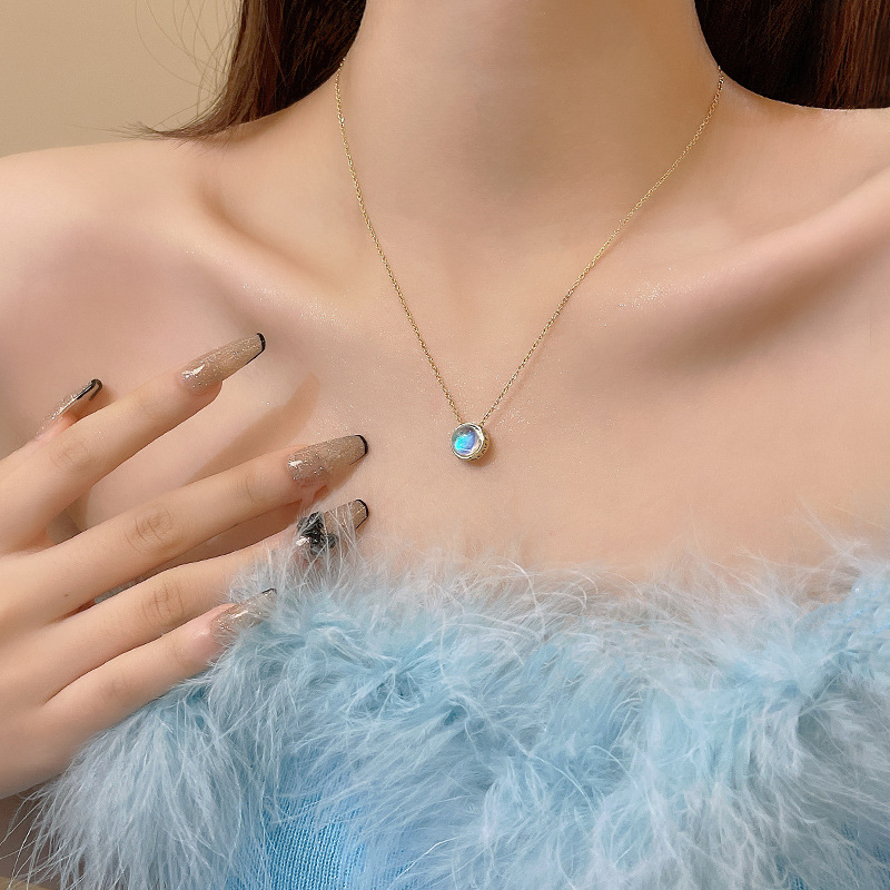 A light luxury and versatile blue starry sky zircon titanium steel necklace with an inS-style high-end design for women, a collarbone chain, and a hot girl accessory full figure