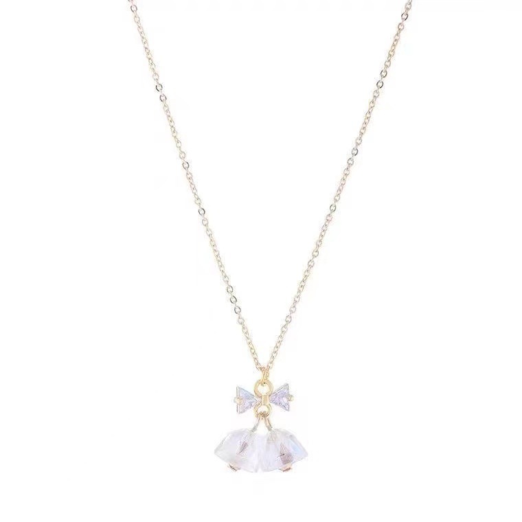Korean light luxury fluorescent series titanium steel necklace, a niche design for women, elegant collarbone chain, a non-fading accessory for women Item Picture