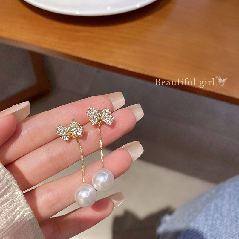Light luxury and exquisite zircon bow earrings for women, a pair of pearl stud earrings with a unique and versatile style full figure