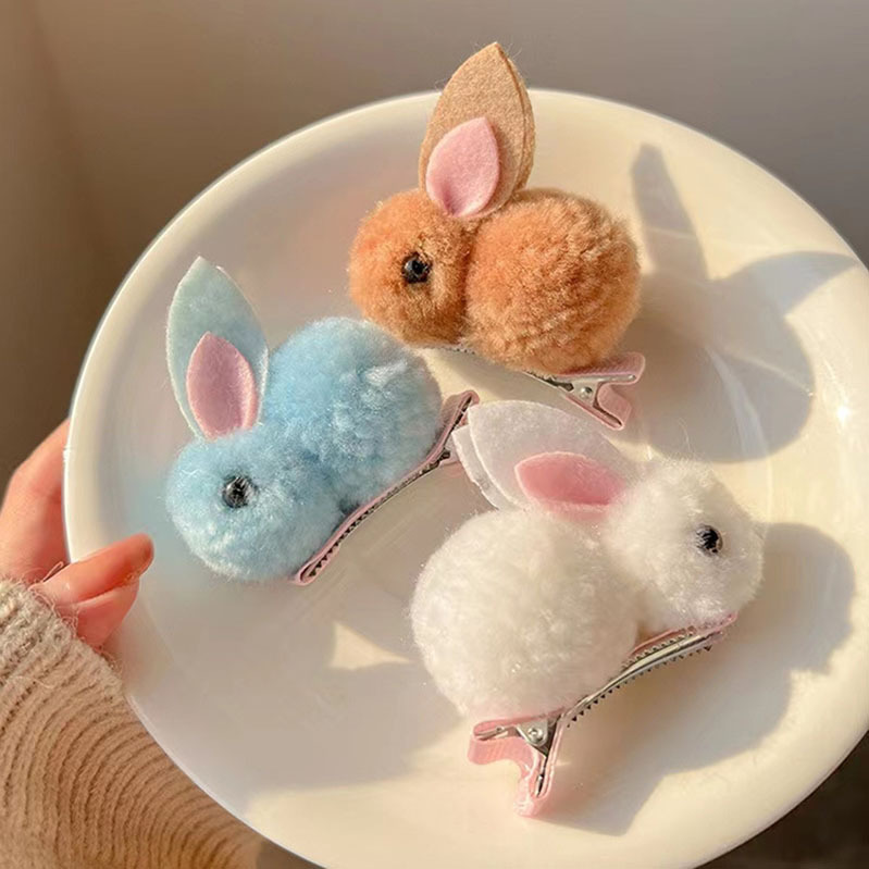 Autumn and winter cartoon children's hair clip, three-dimensional plush cute little rabbit hair clip, baby's hair won't hurt, side clip hair accessory for girls Application Scenario