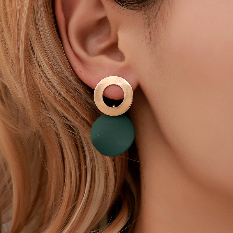 European and American fashionable geometric earrings, simple three-dimensional round stud earrings, personalized irregular round earrings for women full figure