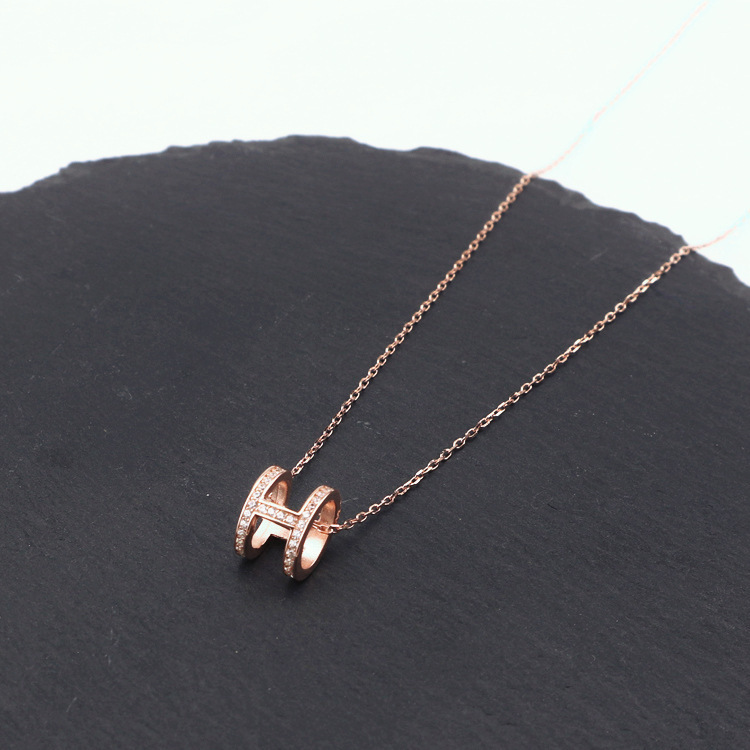 Niche design sense, full diamond H-letter pendant, ins simple and fashionable collarbone chain, popular neck chain, titanium steel micro-inlay jewelry Specification drawing