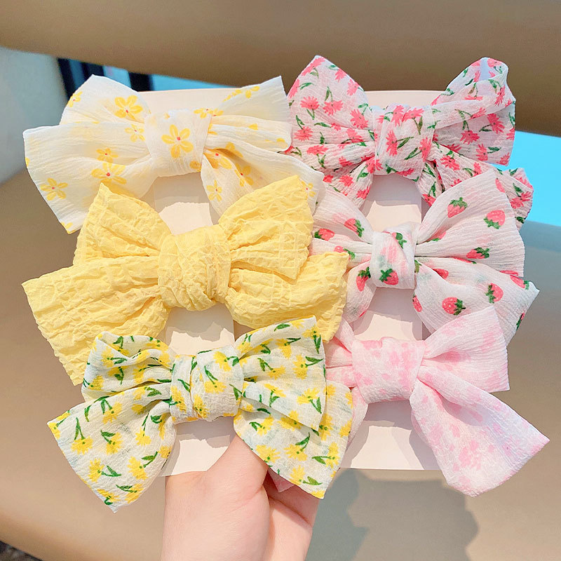 Children's bow hair clip, sweet and cute. Girl's back head hair accessory, side clip. Girl's floral headwear hair clip full figure