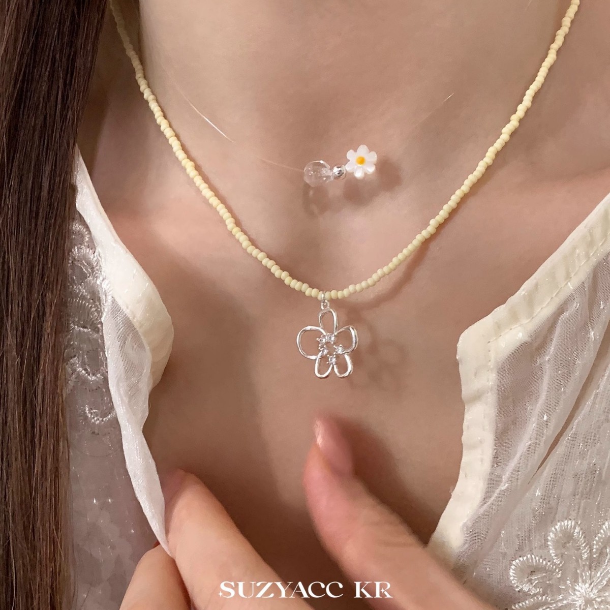 Summer colorful beaded hollowed-out flower necklace 2025 new ins Niche design crystal collarbone chain women's accessory full figure